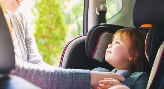 dziecko w samochodzie, dziecko w foteliku, przewożenie dziecka w foteliku przepisy 2018